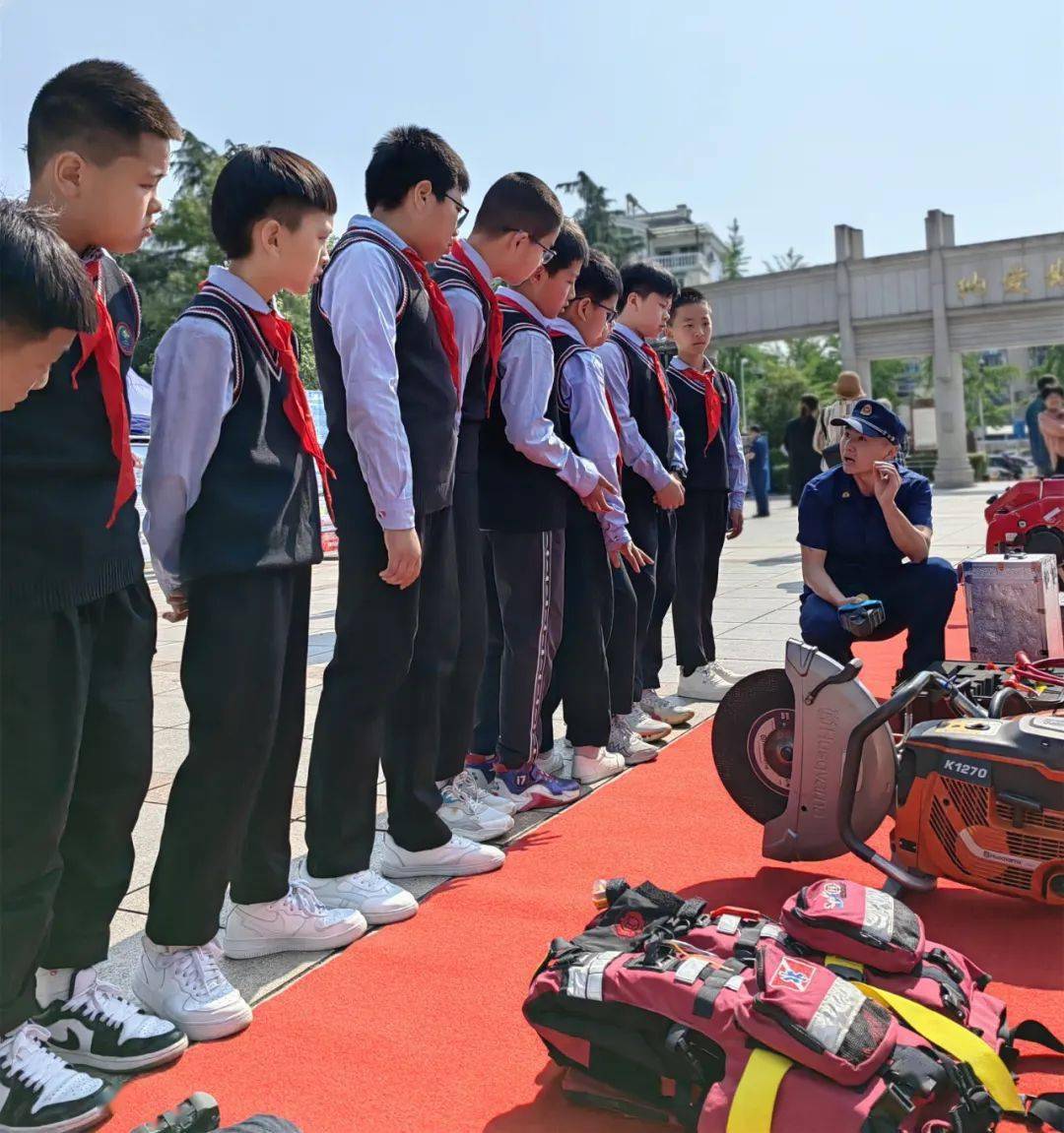 北京首钢训练开放日；关键时刻防线松动引欢呼；法国杯在即；轮换策略成焦点的简单介绍