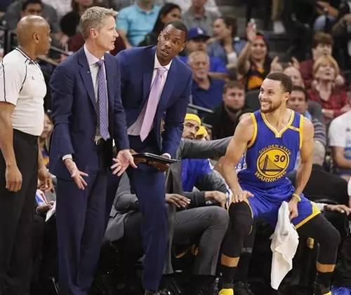 赛前国王杯焦点战，国际米兰扳平良机，质疑声仍在，更衣室氛围转暖的简单介绍