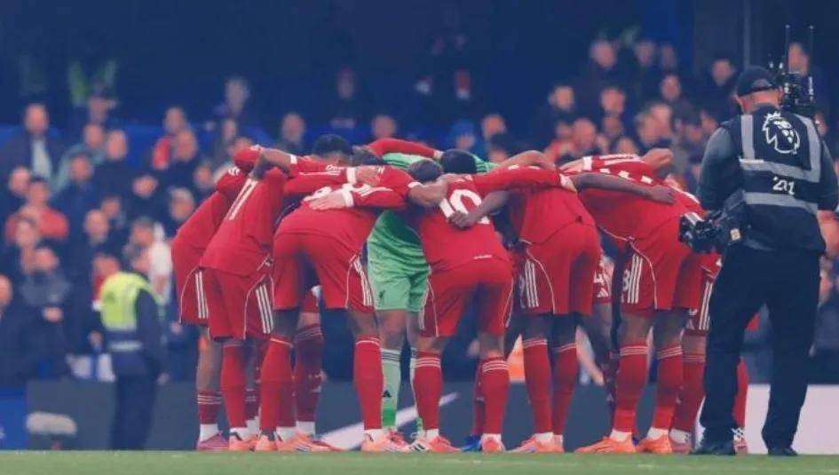 包含集结日体能课后，费耶诺德迎来里程碑备战英超，球迷炸锅，团队化学反应显著的词条